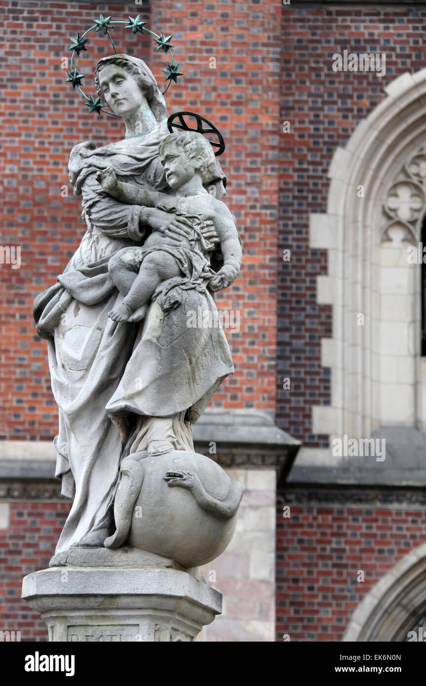 Madonna und Kind Statue in Wroclaw Cathedral Square Stockfoto