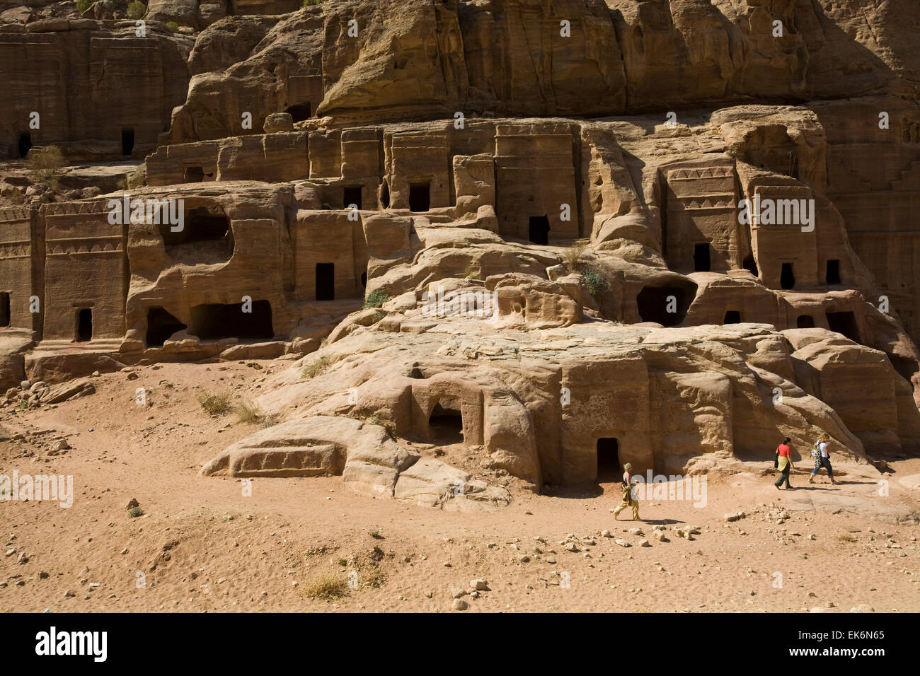 Straße von Fassaden bei Petra, ein 3. Jahrhundert steinerne Stadt gilt als einer der größten archäologischen Schätze der Welt, Jordanien Stockfoto