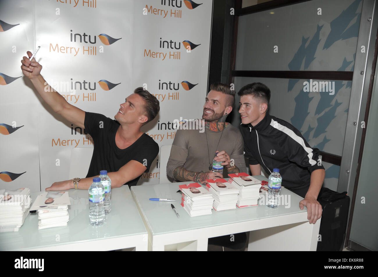 Geordie Shore "Sterne Aaron Chalmers und Gary Beadle erscheinen bei Merry Hill für"2014 Student Night"Featuring: Gary Beadle, Aaron Chalmers Where: Dudley, Großbritannien: 3. Oktober 2014 Stockfoto