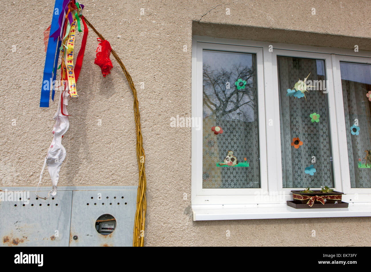 Ostern-Peitsche mit Bändern und BH, Sakvice, Süd-Mähren, Tschechische Republik Stockfoto