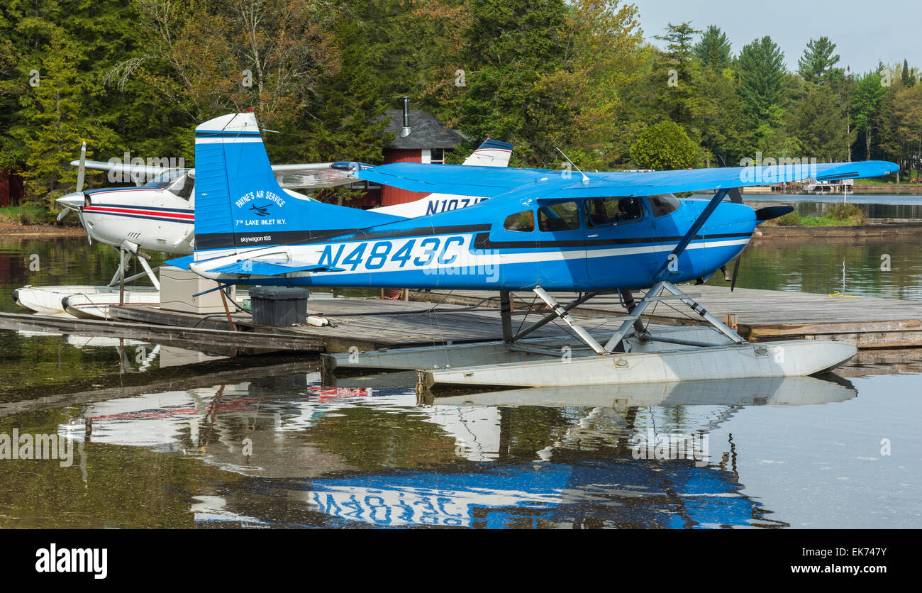 Adirondack Park, Inlet, Payne Air Service, New York, Cessna Wasserflugzeuge auf 7. See, Wasserflugzeuge Stockfoto