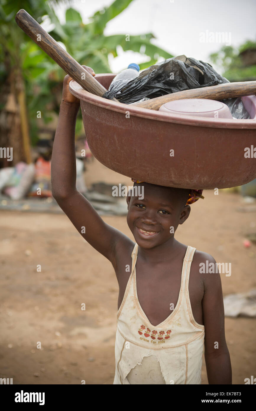 Kind in Grand Bassam, Elfenbeinküste, Westafrika. Stockfoto