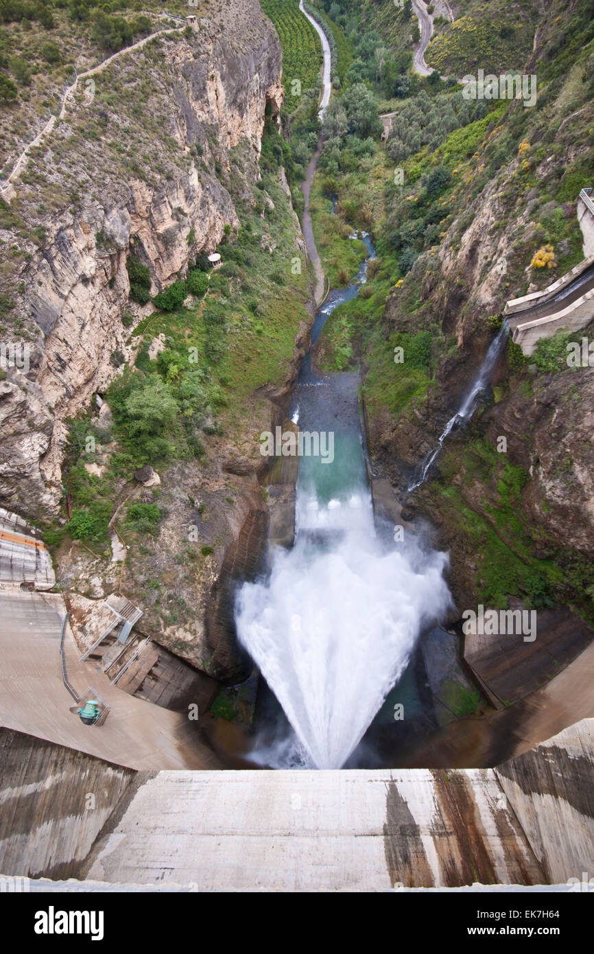 Staumauer des Wasserkraftwerks Stockfoto