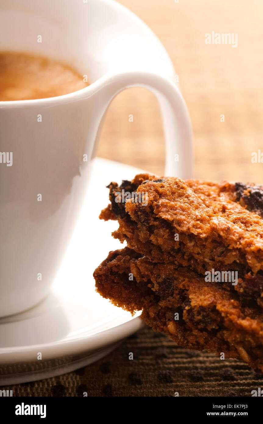 Cookies mit heißem Kaffee Stockfoto