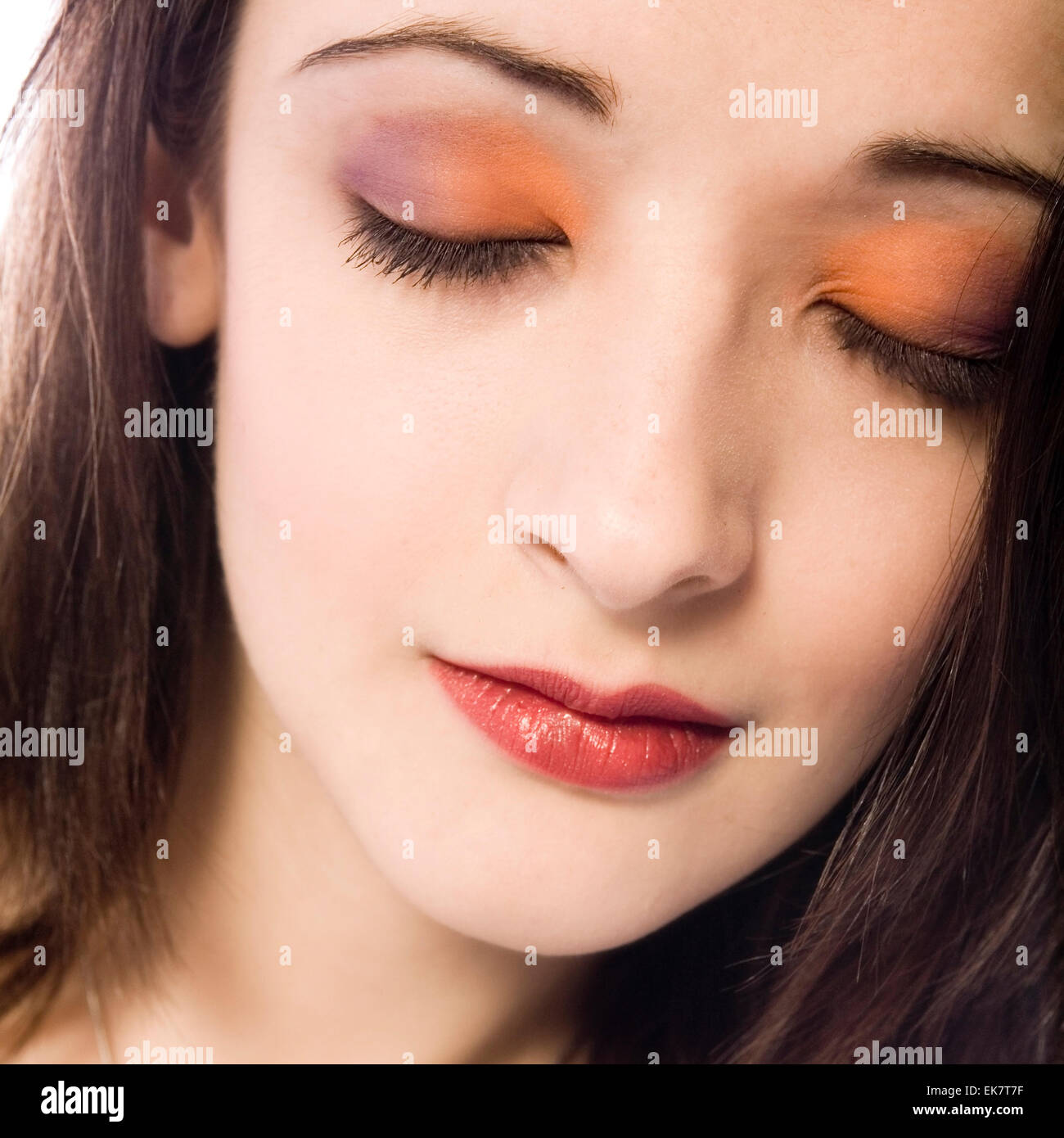 Hübsche junge Brünette mit bunten make-up Stockfoto