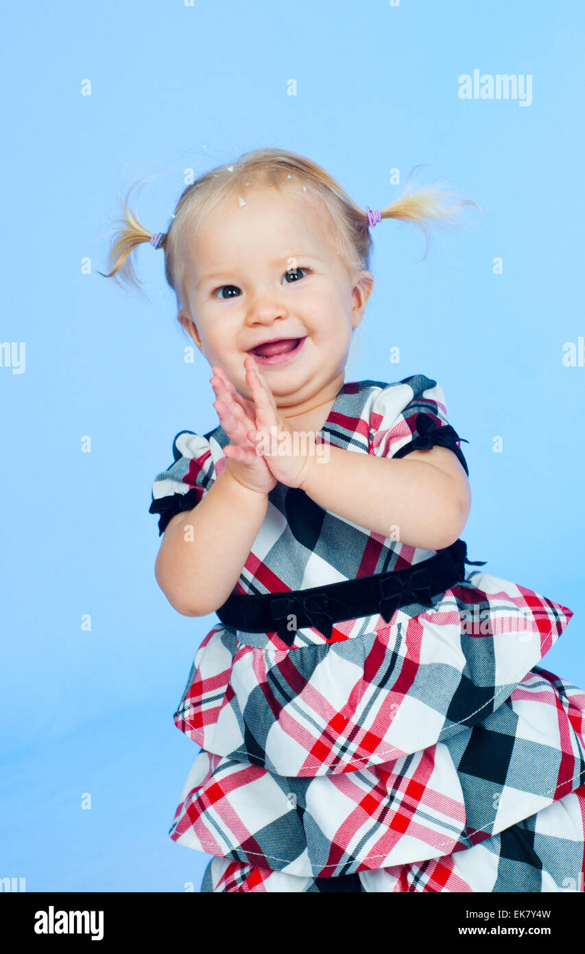 Niedliche Baby Girl In modischen Outfit Stockfoto