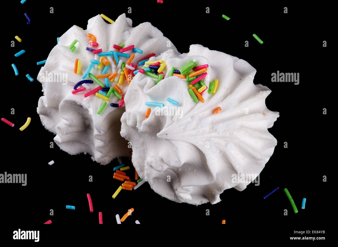 Zwei Nachtisch Marshmallows mit farbigen Zucker Körner Stockfoto