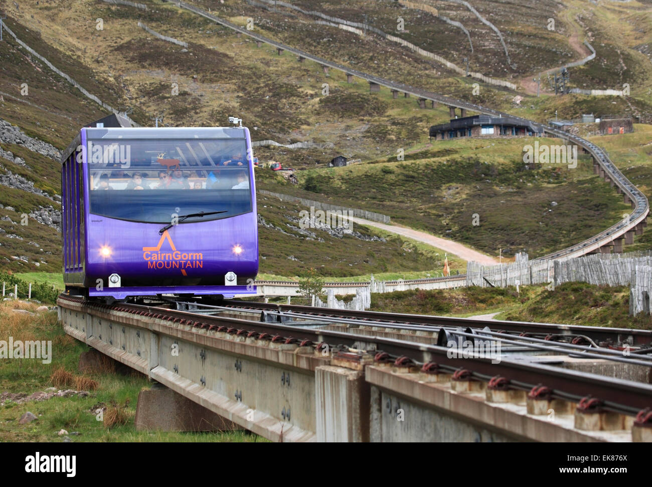 Die 2 gibt Km lange Cairn Gorm Berg Standseilbahn, die höchsten in Großbritannien nach einem Ausflug auf den Gipfel der Cair Stockfoto
