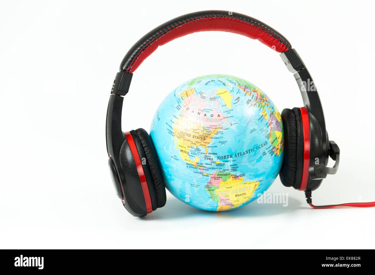 Kommunikation weltweit hören isoliert auf weißem Hintergrund Stockfoto