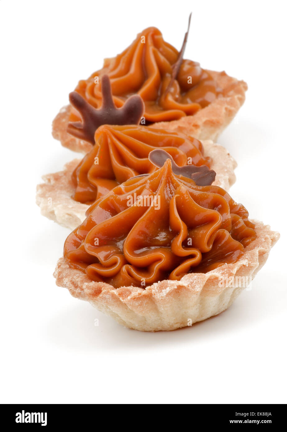 Nougat-Karamell-Törtchen Stockfoto