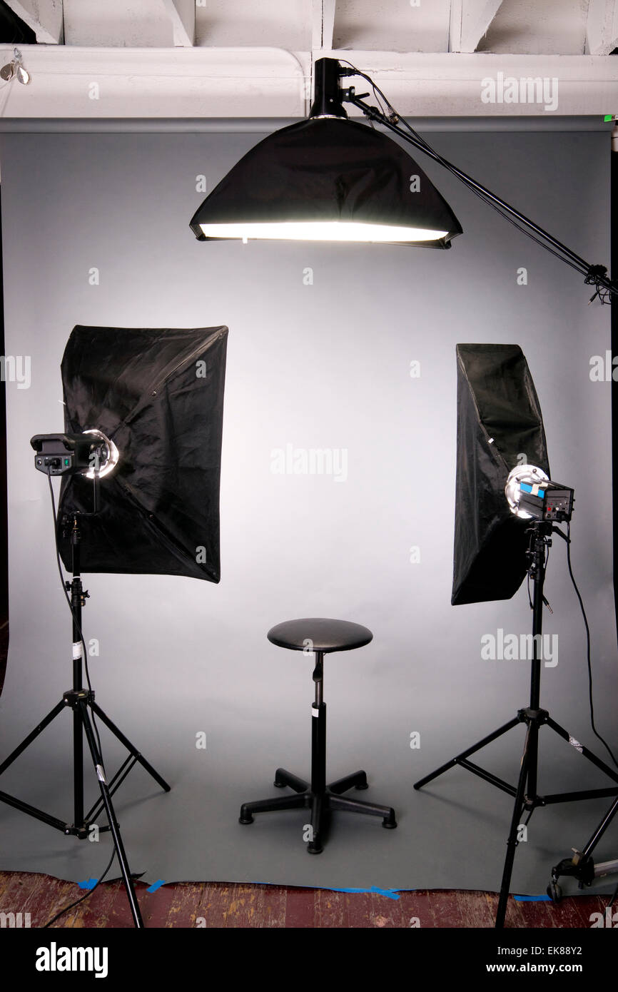 Photographische Beleuchtung - Zwei Studio-Lichter Mit Weichen Kästen  Stockfoto - Bild von foto, scheinwerfer: 63834474