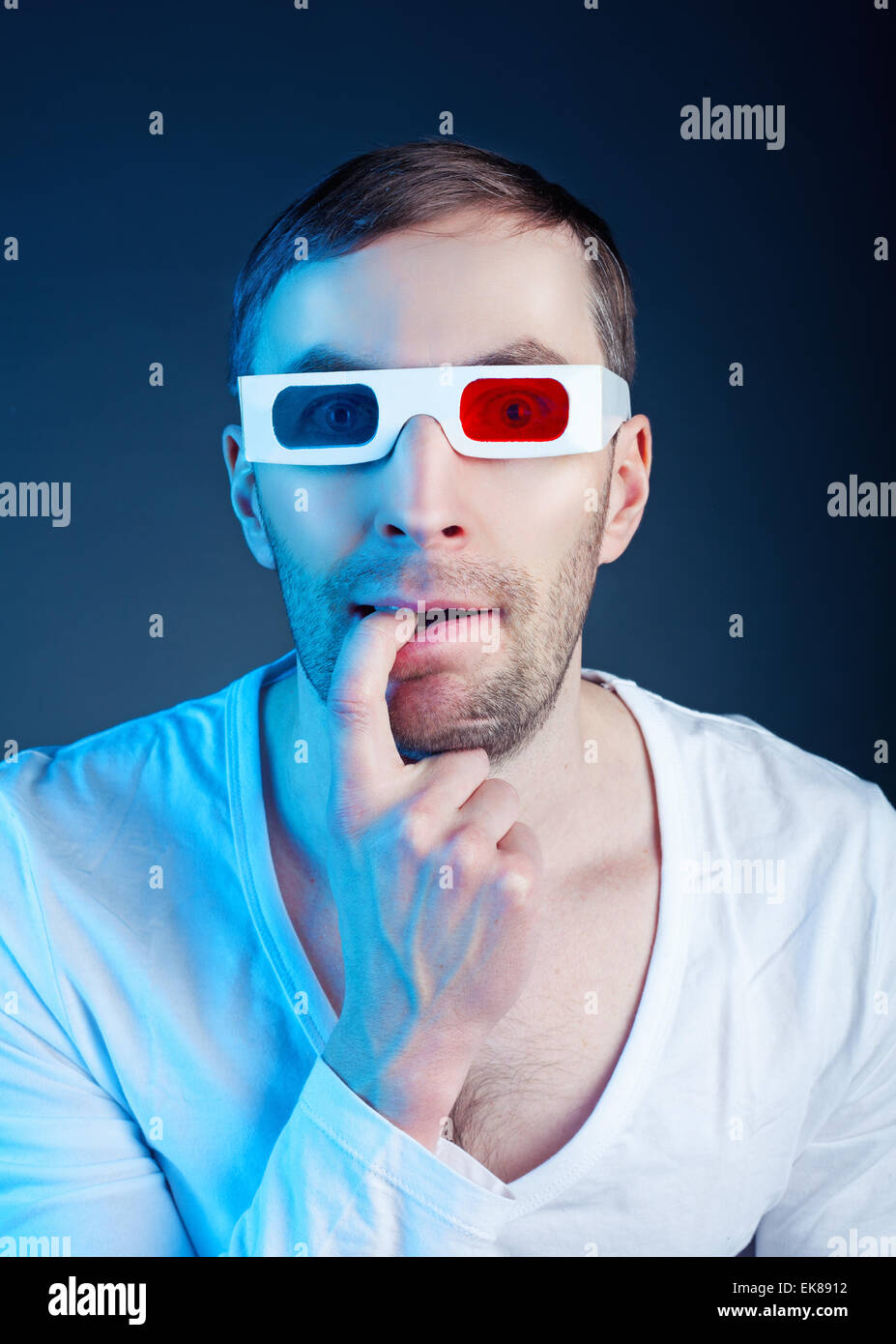 Mann und Stereo Brille Stockfoto