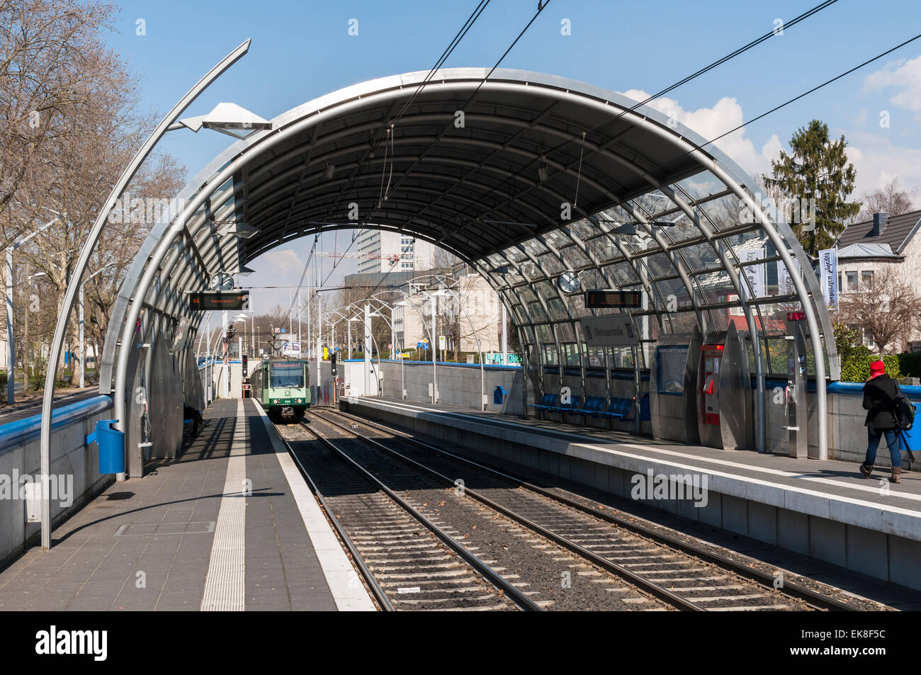 Moderne Station am südlichen Abschnitt der Stadtbahn oder Light Railway System in Bonn, Deutschland. Stockfoto