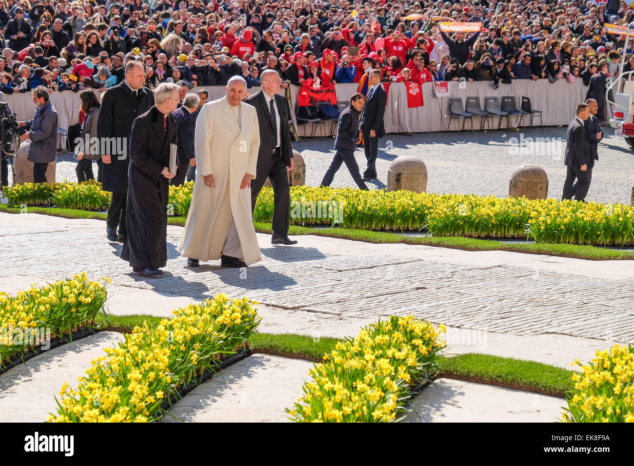 Vatikan-Stadt. 8. April 2015. Vatikan Papst Francis General Audience in den Petersplatz 8. April 2015 Credit: wirklich Easy Star/Alamy Live News Stockfoto