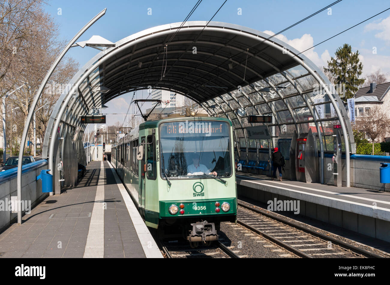 Moderne Station am südlichen Abschnitt der Stadtbahn oder Light Railway System in Bonn, Deutschland. Stockfoto