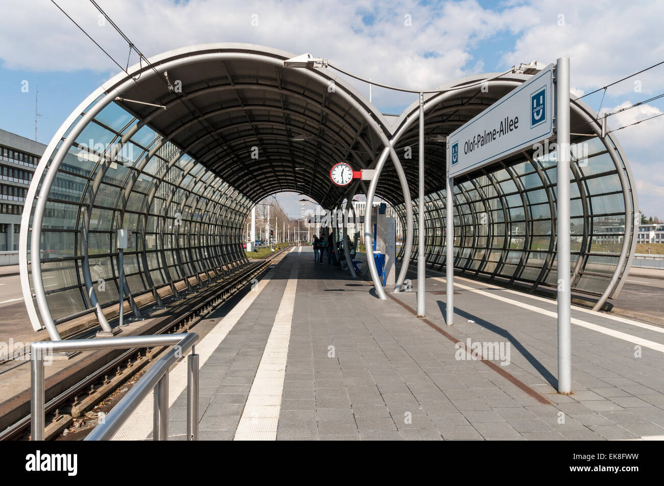 Moderne Station am südlichen Abschnitt der Stadtbahn oder Light Railway System in Bonn, Deutschland. Stockfoto