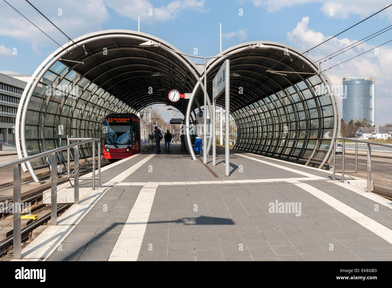 Moderne Station am südlichen Abschnitt der Stadtbahn oder Light Railway System in Bonn, Deutschland. Stockfoto