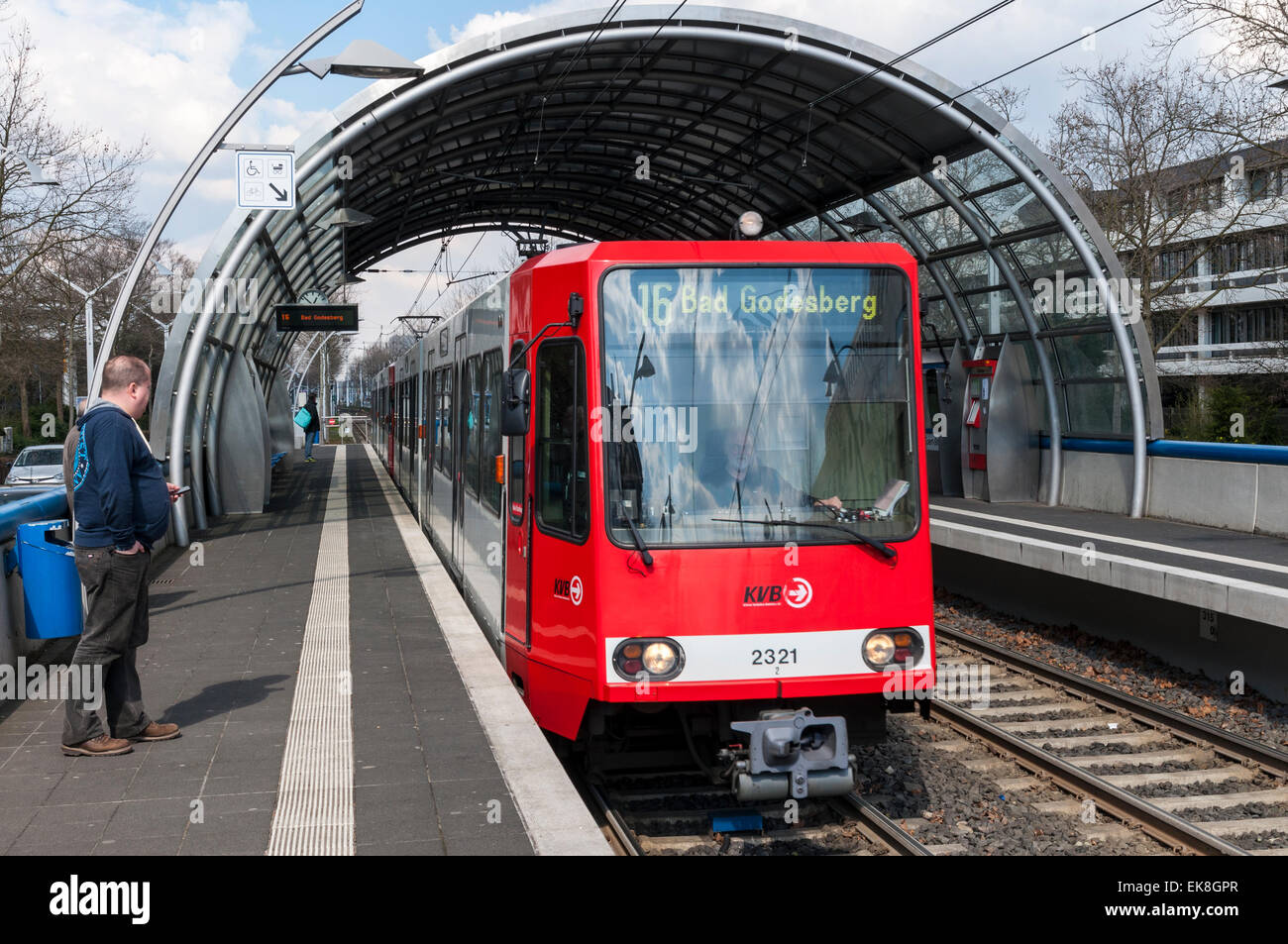 Moderne Station am südlichen Abschnitt der Stadtbahn oder Light Railway System in Bonn, Deutschland. Stockfoto