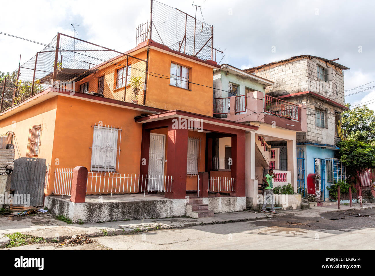 Alten bunten Shanty-Häuser in einem armen Vorort von Havanna in Kuba Stockfoto