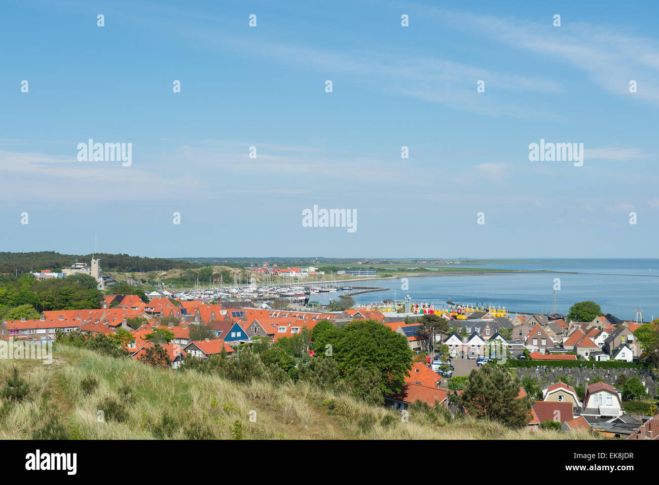 Landschaft mit Dorf West-Terschelling im niederländischen Wattenmeer Insel Terschelling Stockfoto