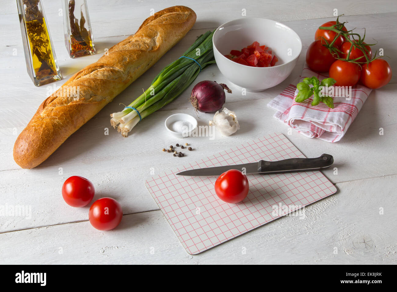 Bruschetta-Zutaten für die Zubereitung Stockfoto