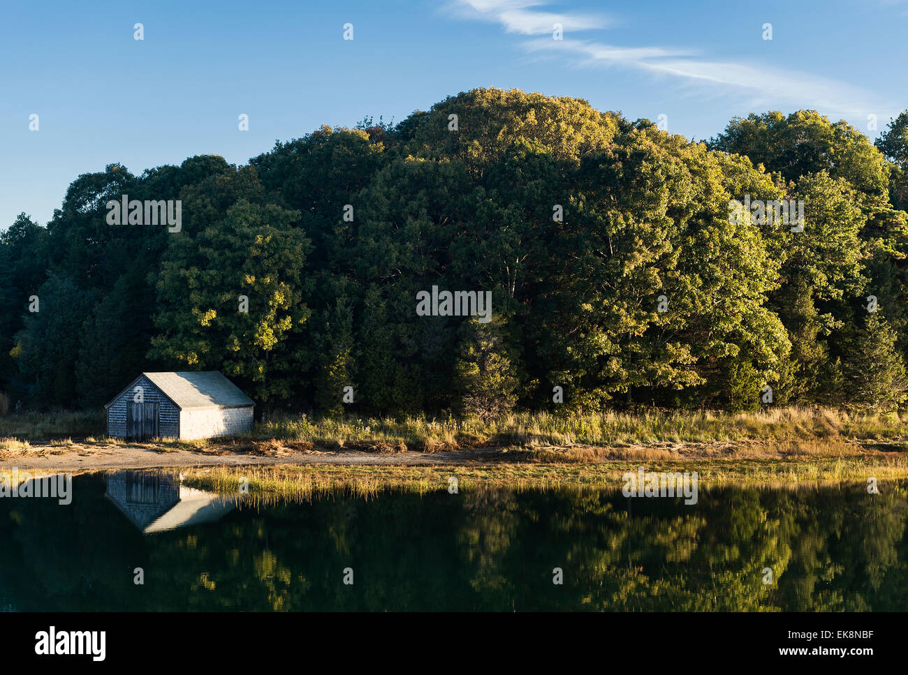 Bootshaus am Salz Teich, Nauset Marsh, Eastham, Cape Cod, Massachusetts, USA Stockfoto