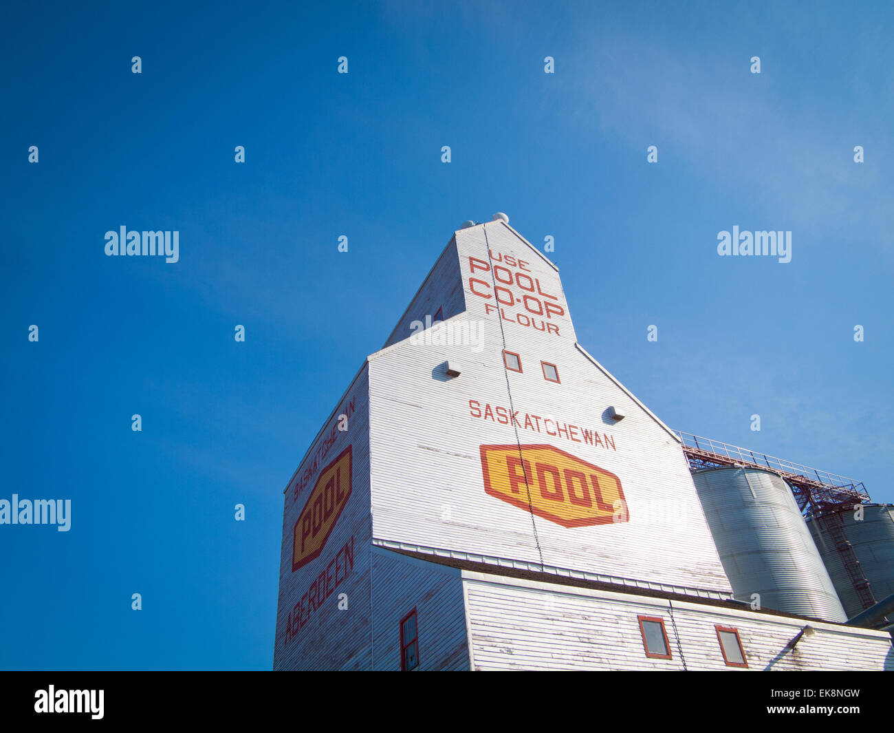 Ein Blick auf die historischen, Saskatchewan Weizen Pool Getreidesilo in Aberdeen, Saskatchewan, Kanada. Stockfoto