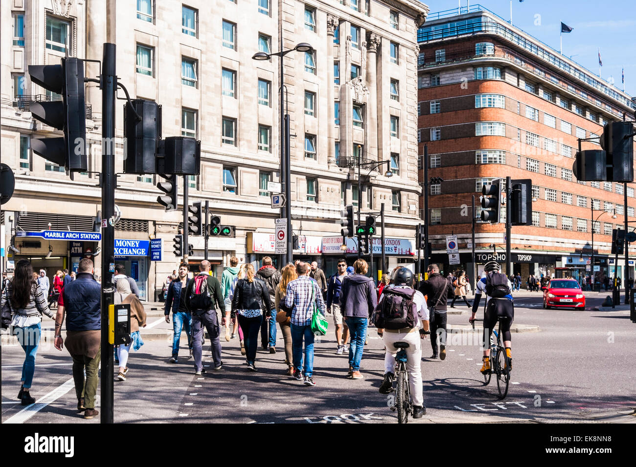 Menschen bei Straßenquerung - London Stockfoto