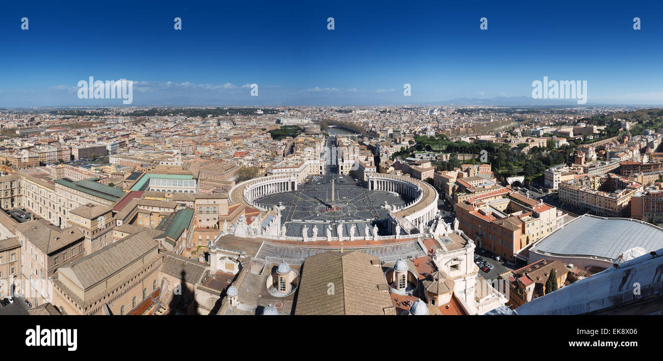 Panoramablick auf der Piazza San Pietro im Vatikan Stockfoto