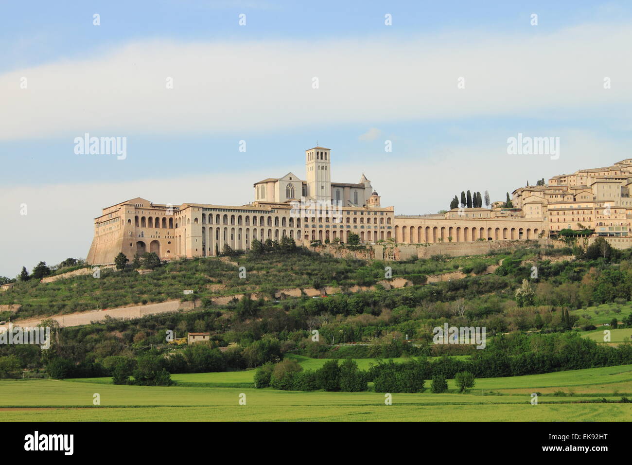 Landschaftsbild von Saint Francis Cathedral in Assisi, Italien Stockfoto