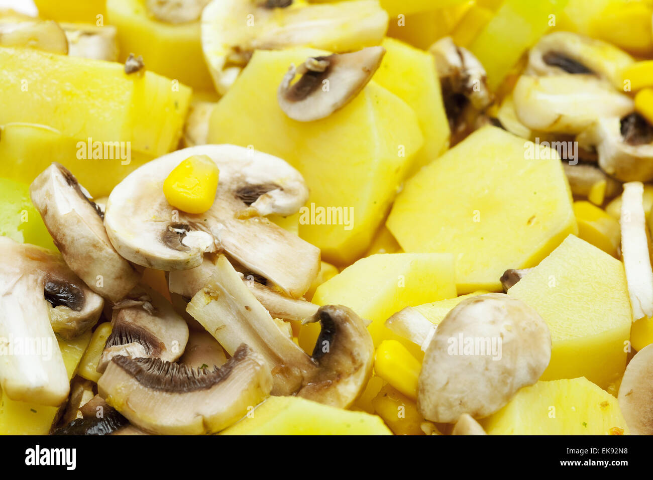 Pilze Kartoffeln und Paprika Stockfoto