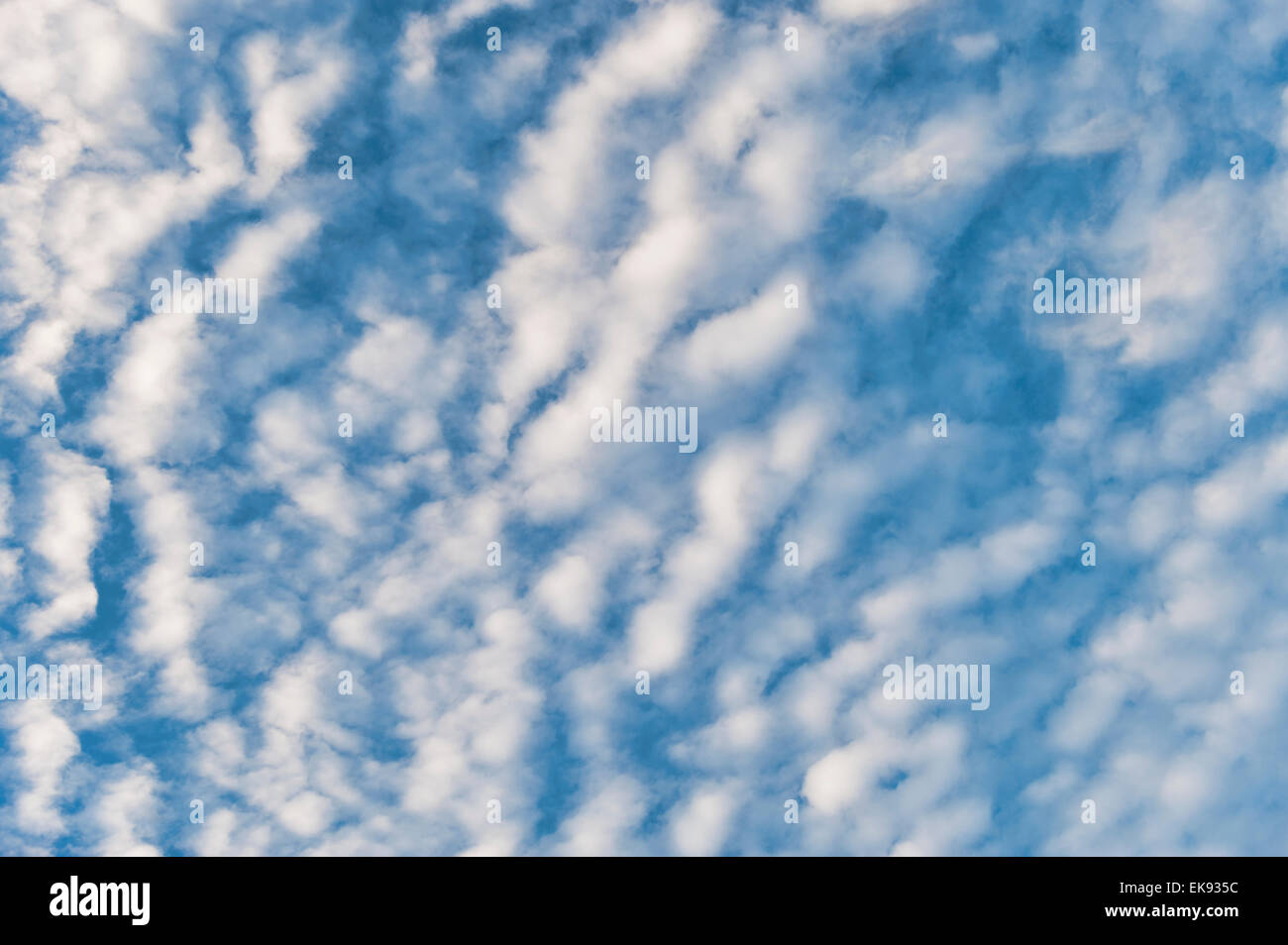 Himmel und Wolken. Stockfoto