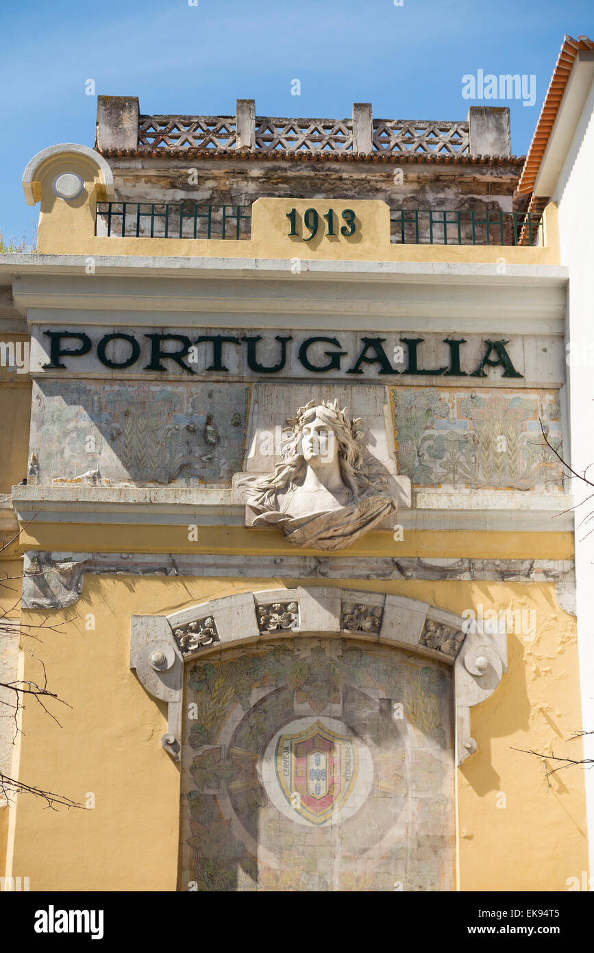 Aussenseite Des Alten Portugalia Alte Brauerei Gebaude 1913 Avenida Almirante Reis 117 Lissabon 1249 132 Lissabon Lisboa Portugal Stockfotografie Alamy