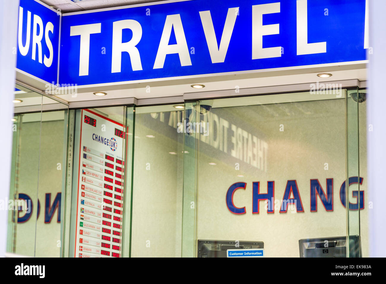 Eine innere Schuß eines Travel Bureau de Change London England Großbritannien Stockfoto