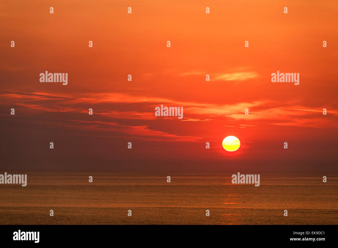 Sonnenaufgang über dem Meer, Cape Cod, Massachusetts, USA Stockfoto