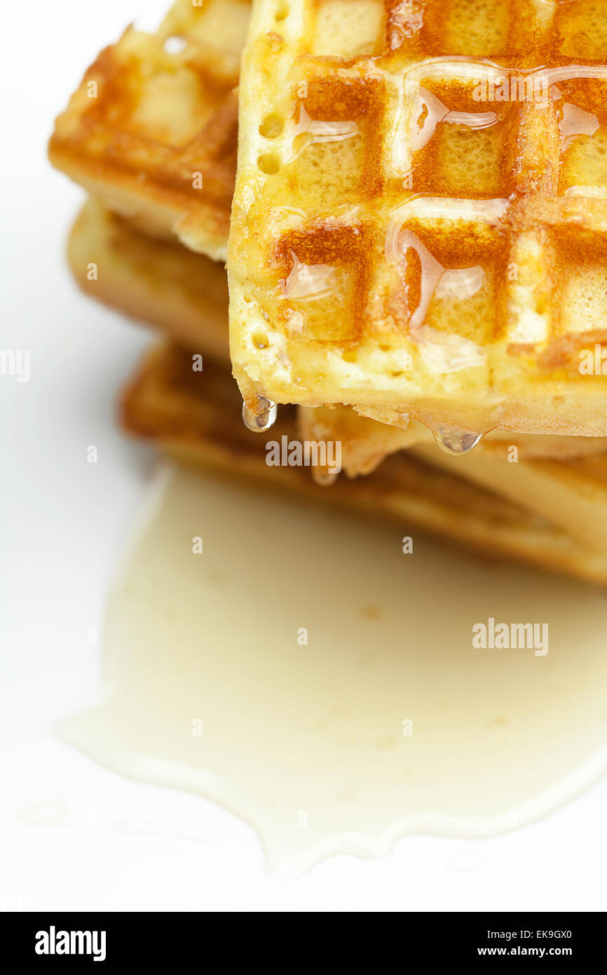 Köstliche Waffeln ist isoliert auf weiss Stockfoto