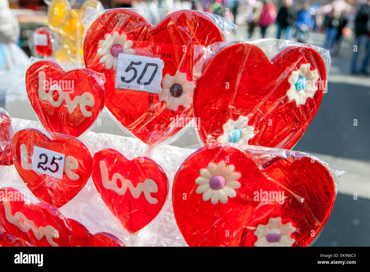 Lollipops Herzen auf der Dorfmesse Stockfoto