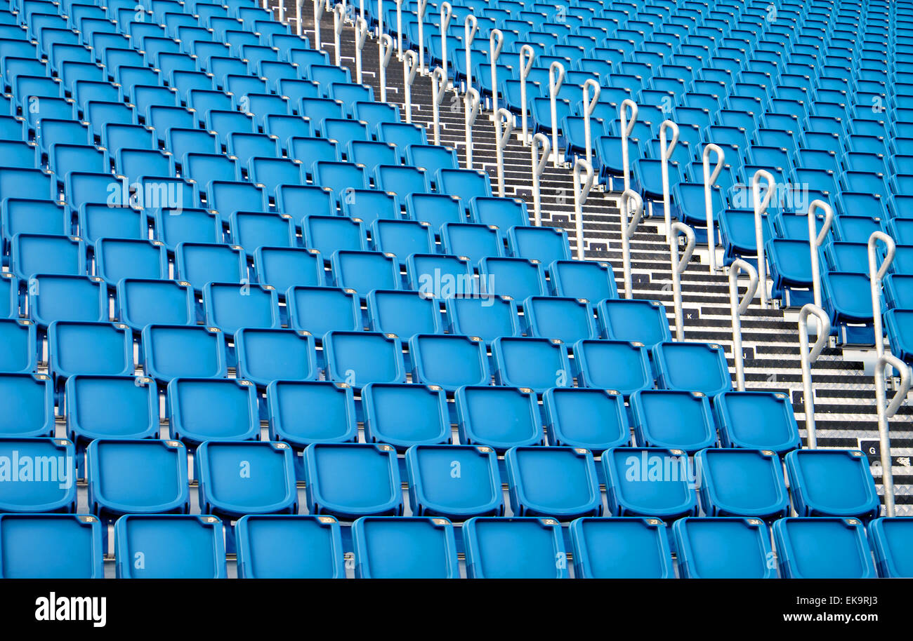 Einen Hintergrund aus blauen Sitze eines Stadions Stockfoto
