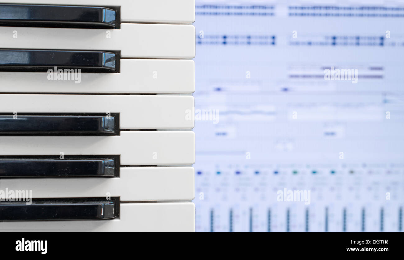 Klaviertasten über Aufnahme Software-Hintergrund. Stockfoto