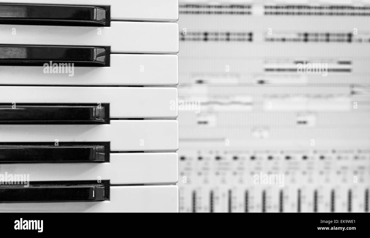 Klaviertasten über Aufnahme Software-Hintergrund. Stockfoto