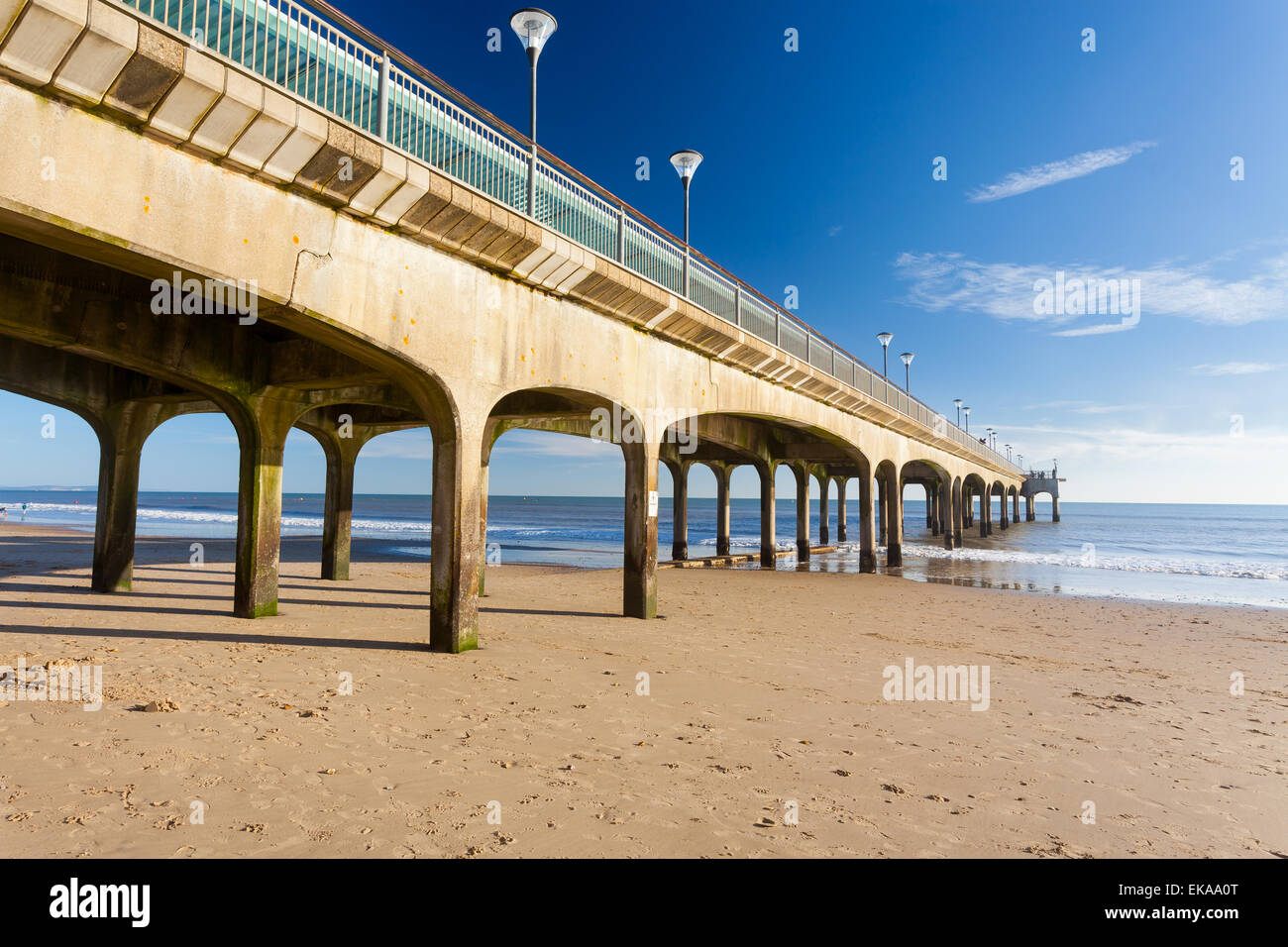 Schöner sonniger Tag in Boscombe Pier in der Nähe von Bourneouth Dorset England UK Europe Stockfoto