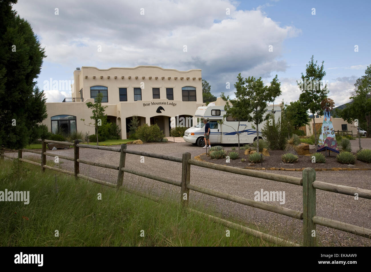 Historische (1920er Jahre) Bear Mountain Lodge, in der Nähe von Silver City, NM, USA Stockfoto