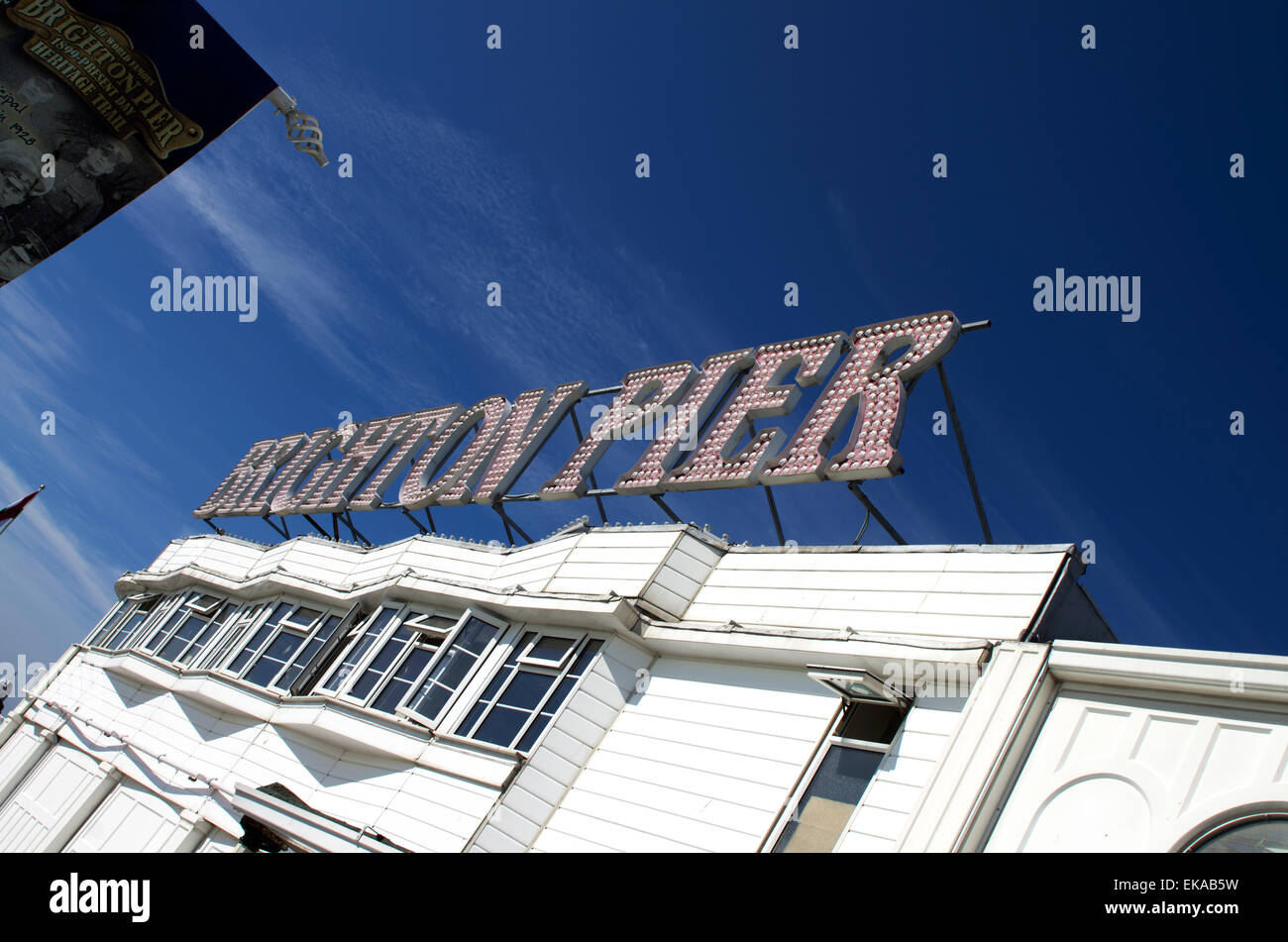 Brighton Pier Zeichen auf Holzbauten auf dem pier Stockfoto