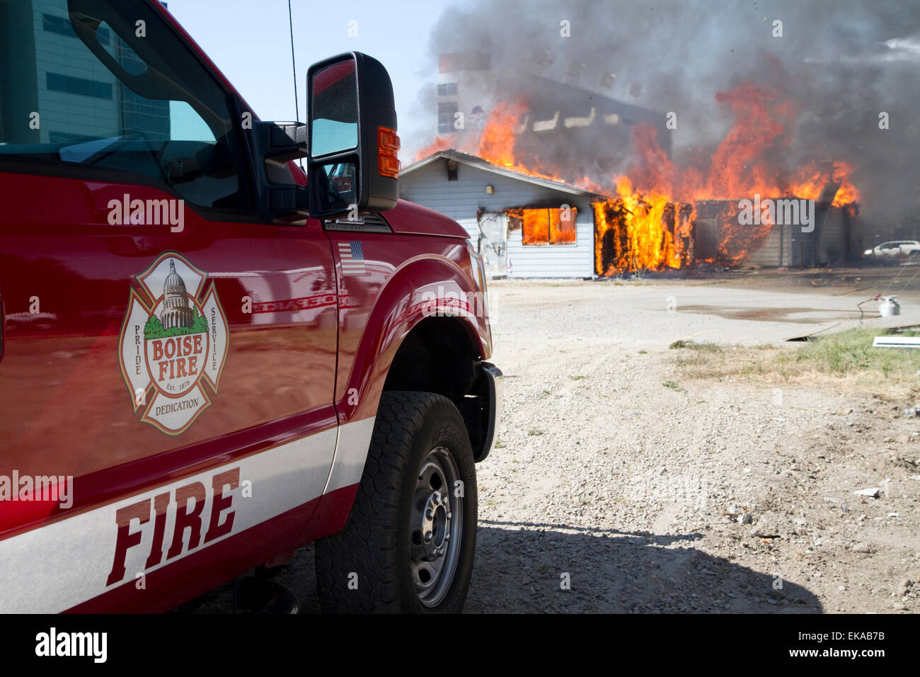 Feuer Kommandofahrzeug auf der Bühne ein Gebäudebrand in Boise, Idaho, USA. Stockfoto