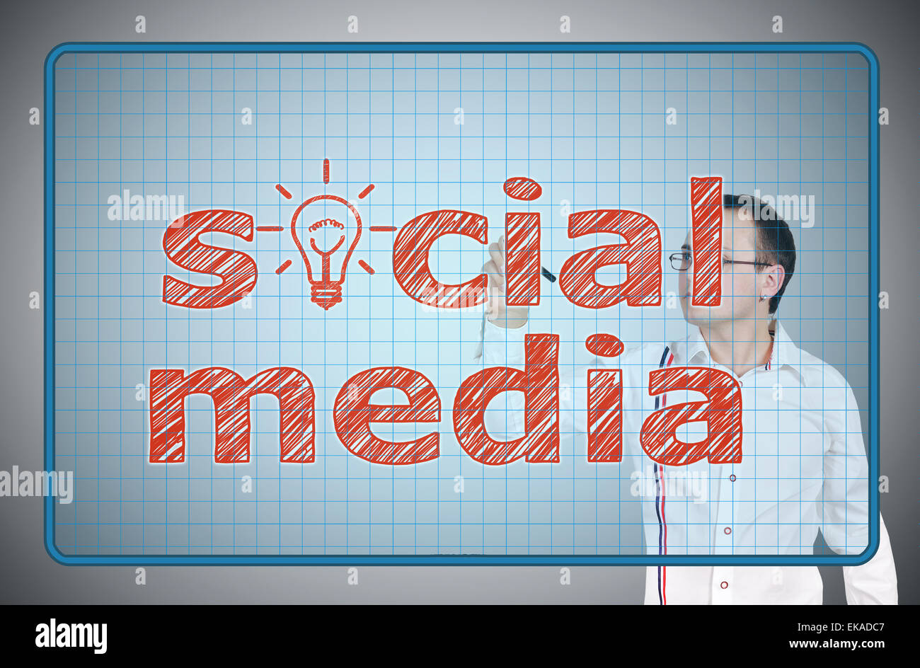 junge Unternehmer, social-Media auf virtuellen Bildschirm zeichnen Stockfoto