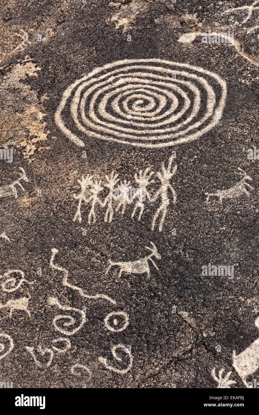 Petroglyphen erstellt durch die Hohokam-Indianer, die die Täler rund um Phoenix und Tucson zwischen C.E. 300Ð1500 besetzt Stockfoto