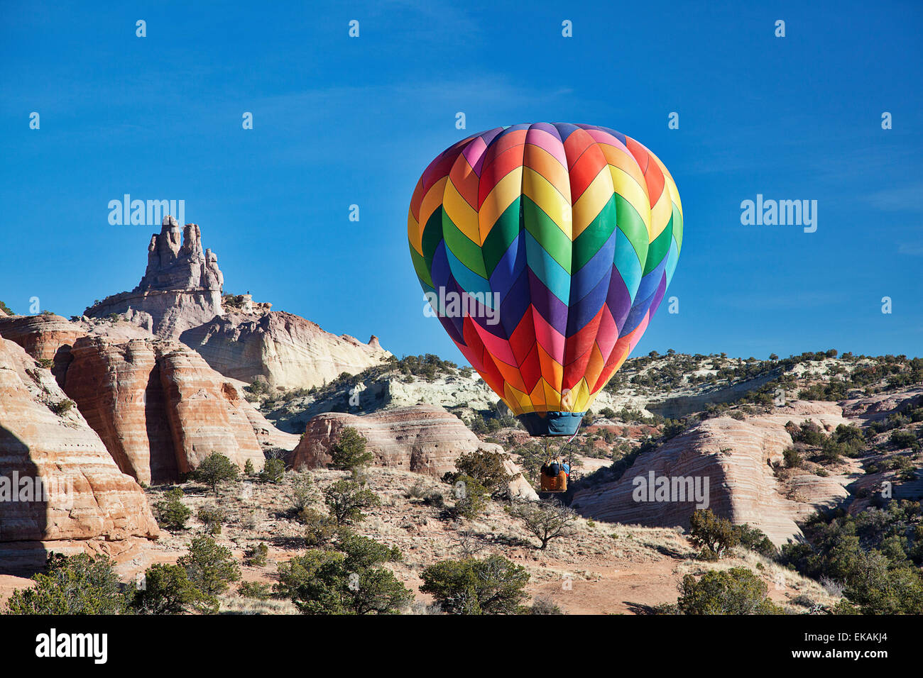 Der Red Rock Ballon Rallye findet am ersten Wochenende im Dezember im Red Rock State Park in der Nähe von Gallup, New Mexico. Stockfoto