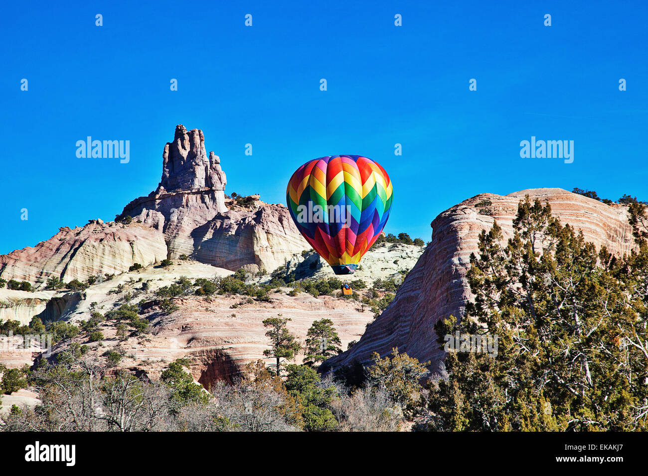 Der Red Rock Ballon Rallye findet am ersten Wochenende im Dezember im Red Rock State Park in der Nähe von Gallup, New Mexico. Stockfoto