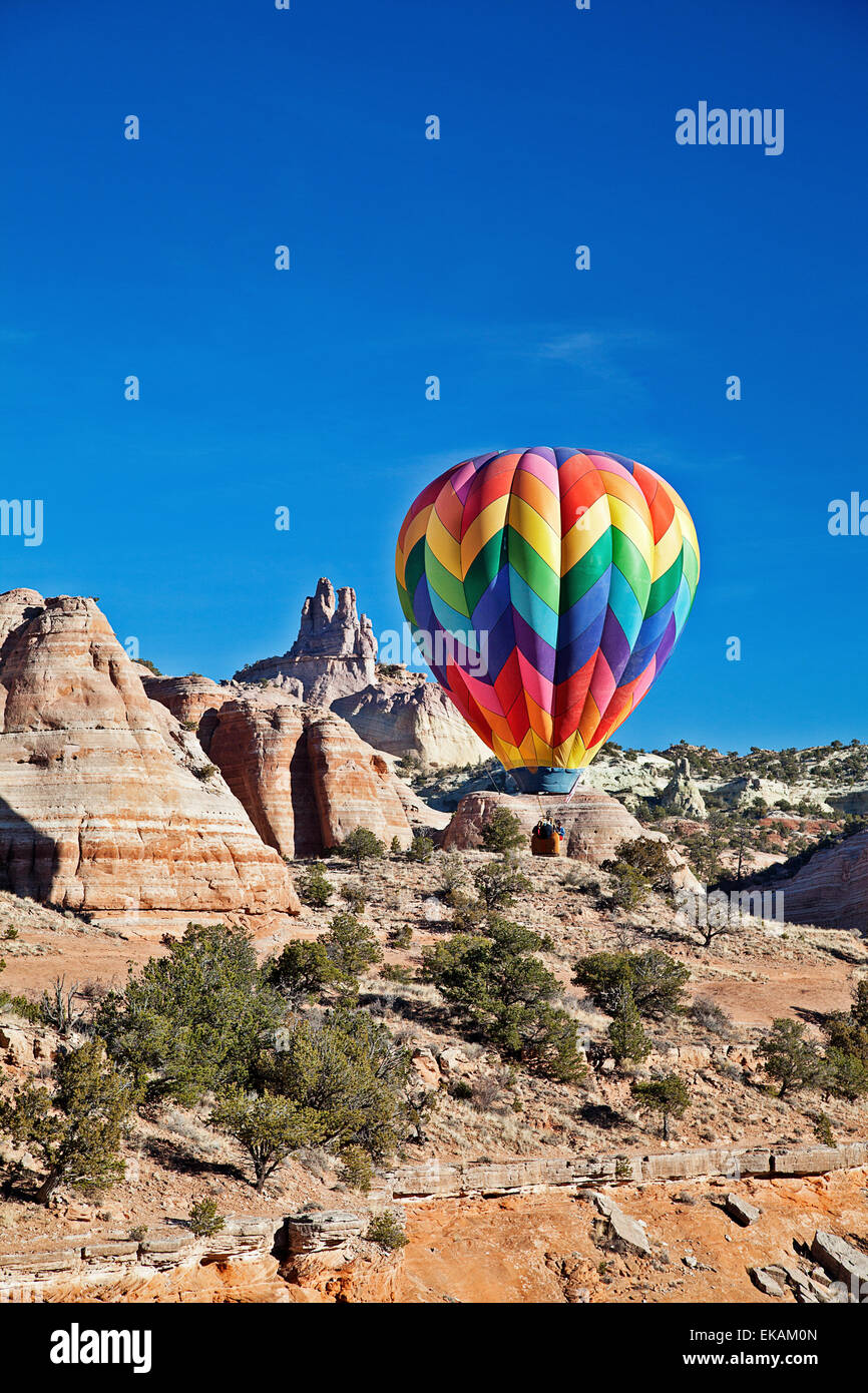 Der Red Rock Ballon Rallye findet am ersten Wochenende im Dezember im Red Rock State Park in der Nähe von Gallup, New Mexico. Stockfoto