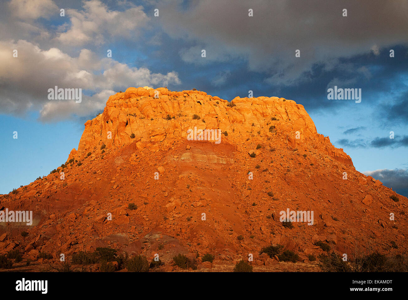 Einem stürmischen Wintertag auf der Ghost Ranch in der Nähe des Dorfes Abiquiu im Norden von New Mexico. Stockfoto